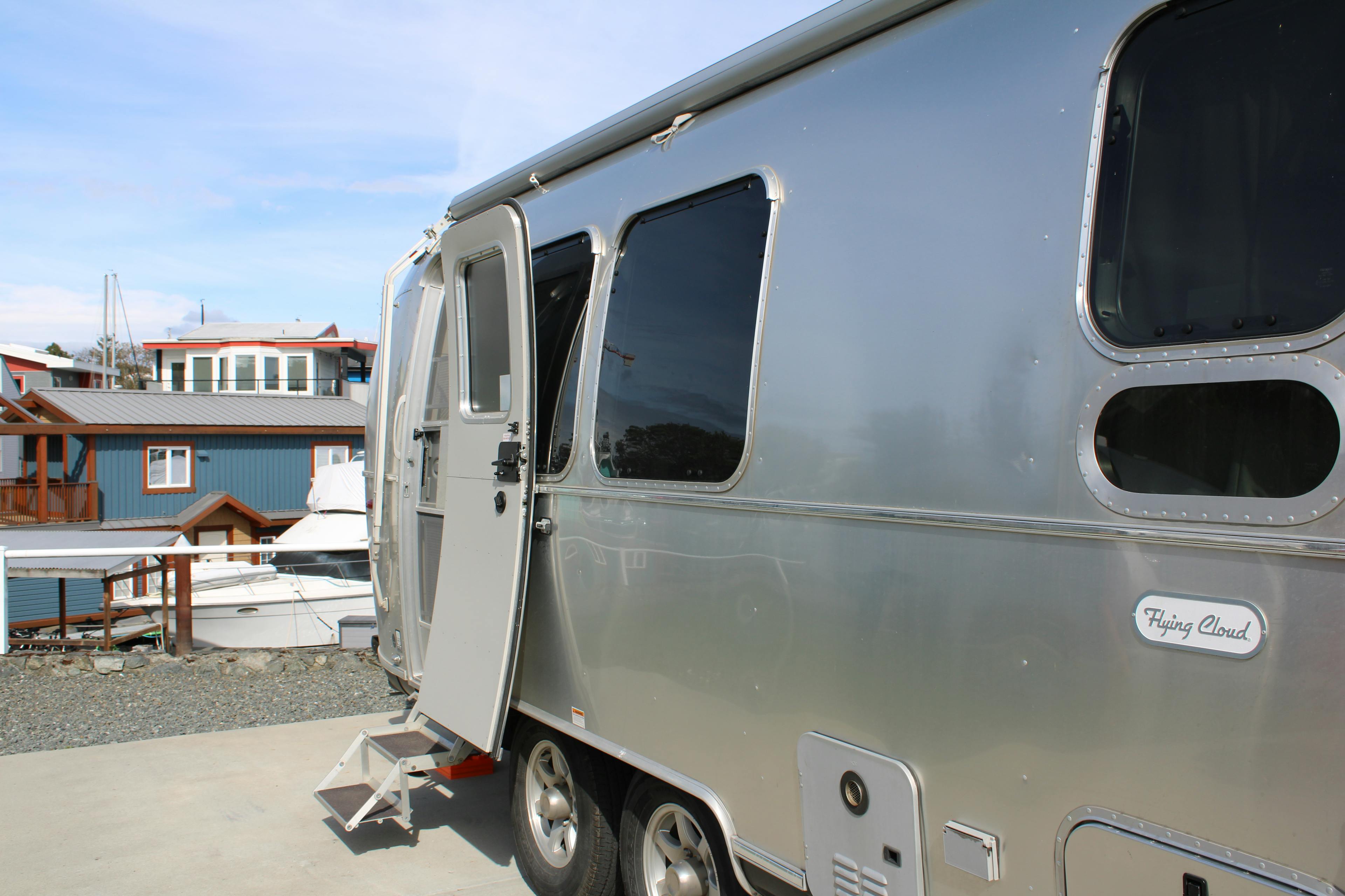 Why RV Living Beats City Life: Community and Freedom